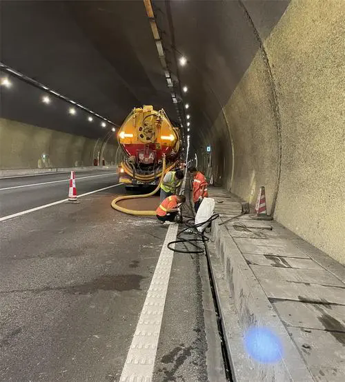 秦州隧道排水渠清淤